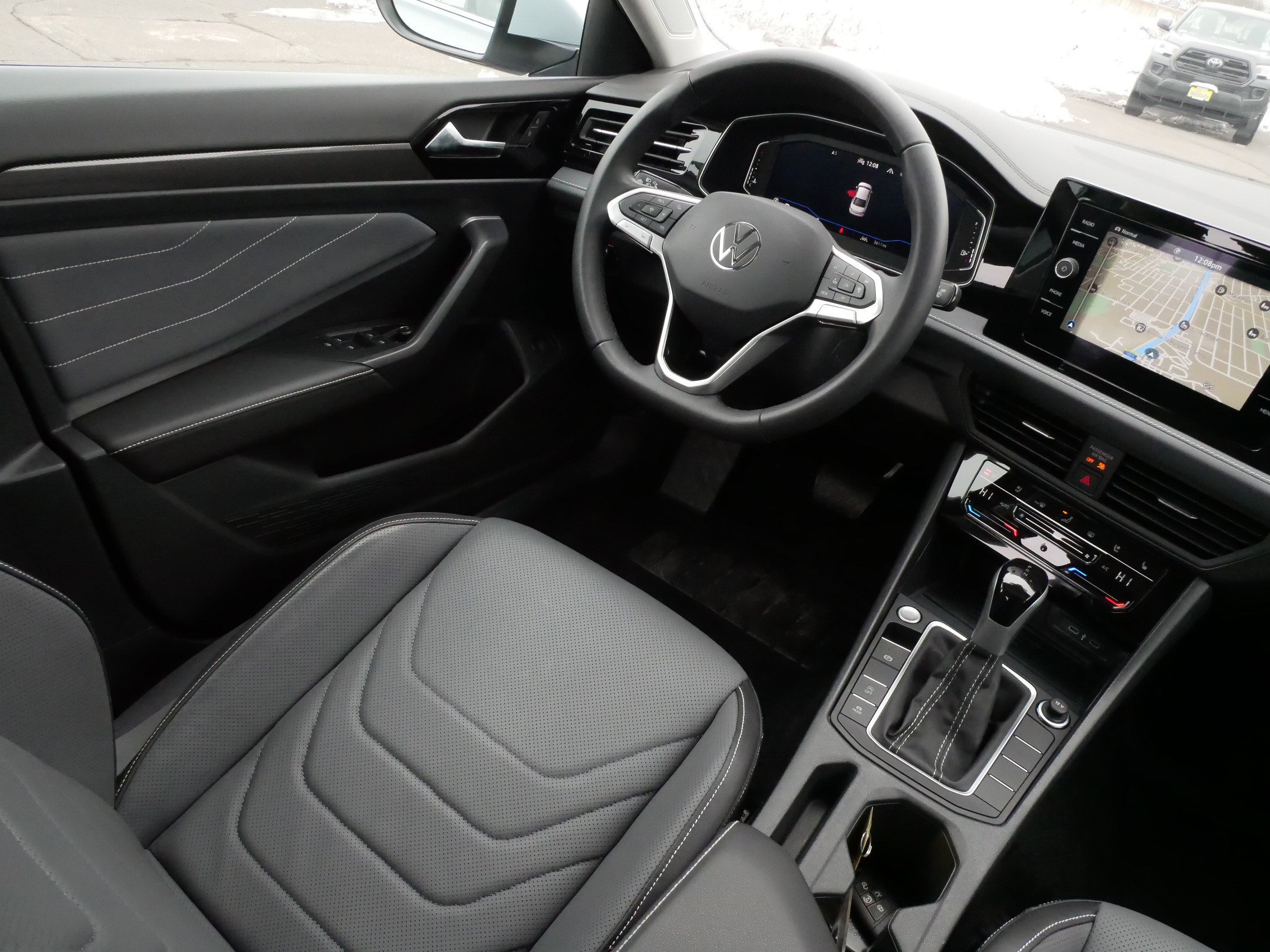 Certified 2025 Volkswagen Jetta SEL image 9