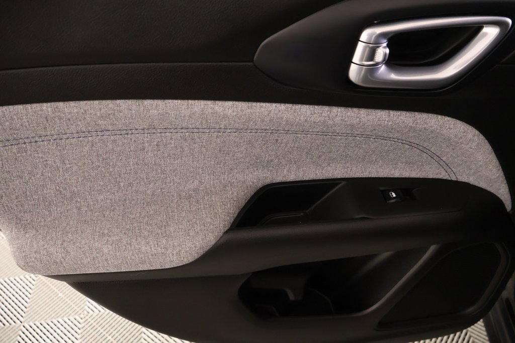 Used 2025 Jeep Compass Sport image 15