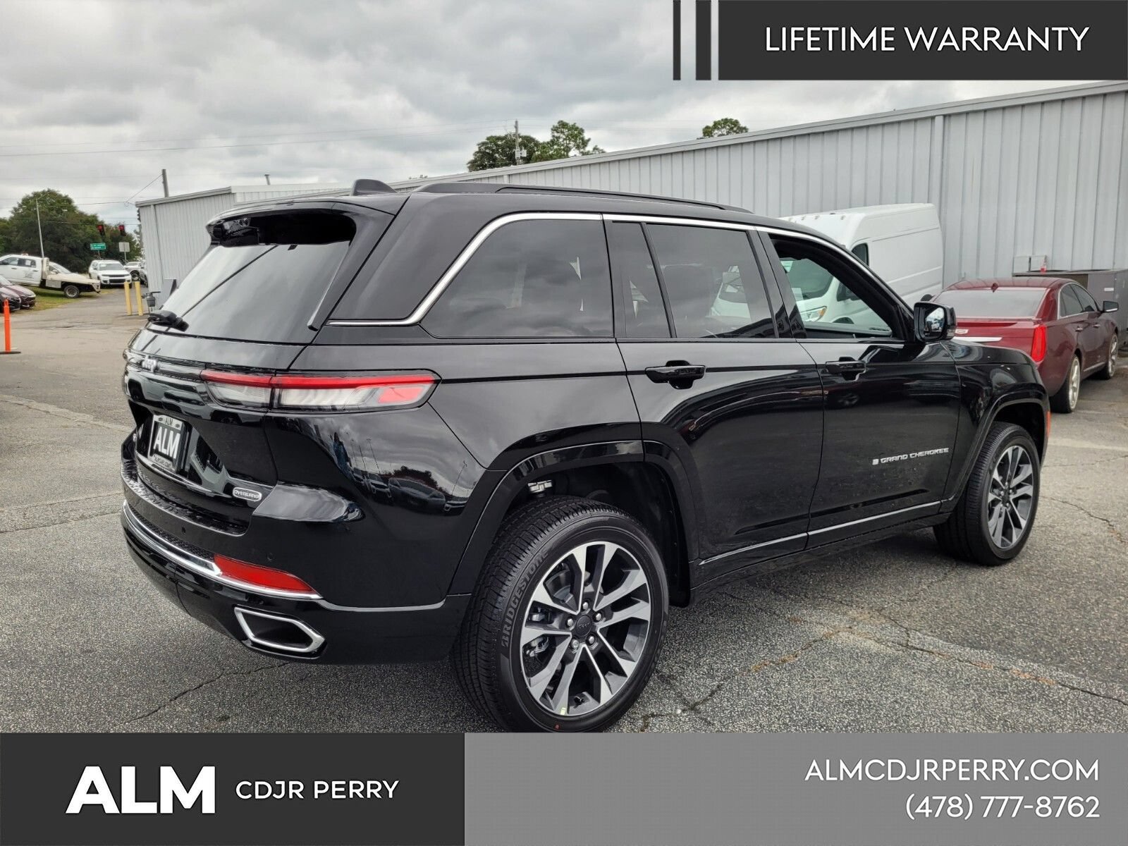 New 2025 Jeep Grand Cherokee Overland w/ Luxury Tech Group IV AWD/4WD image 15
