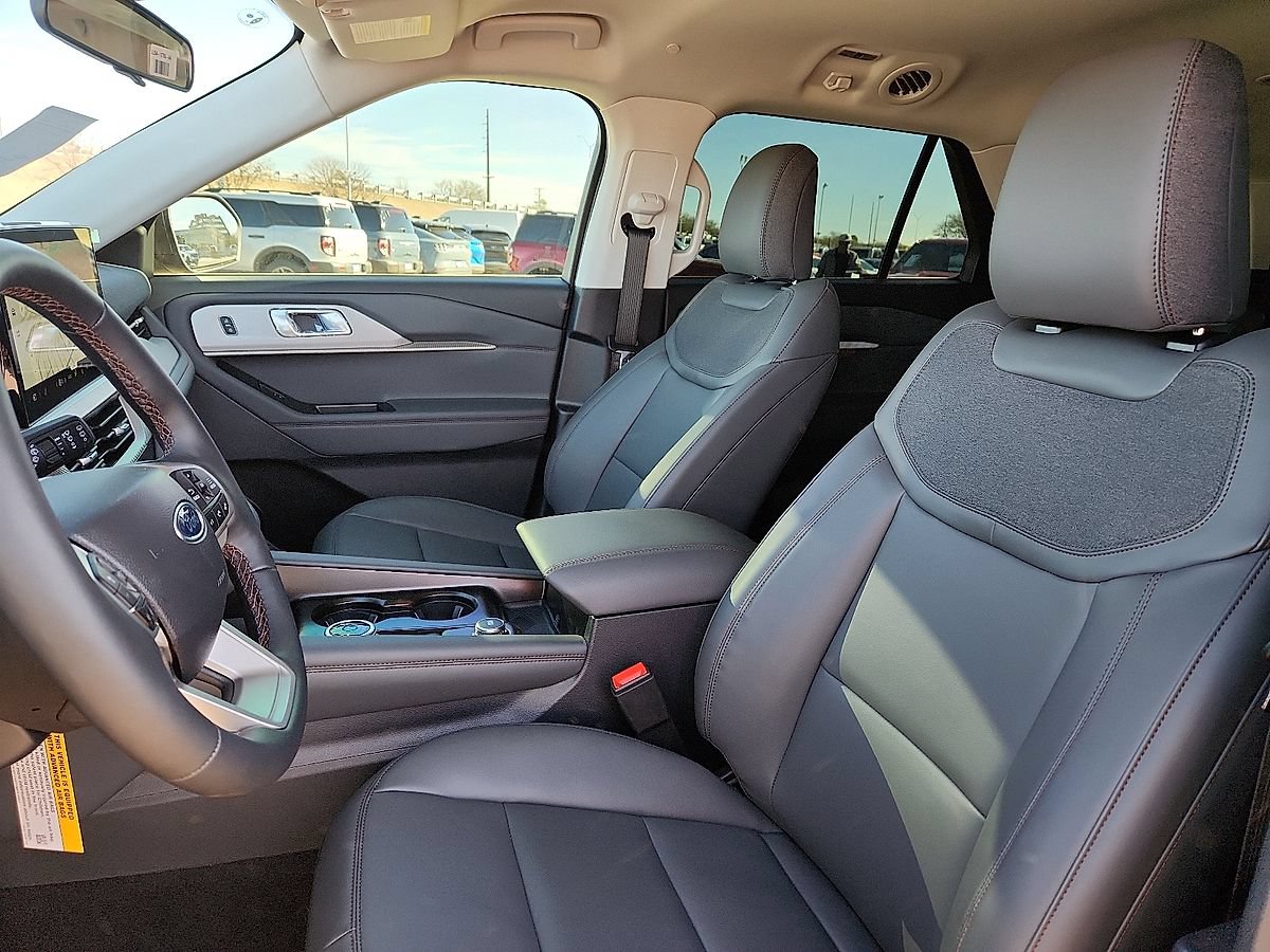 New 2026 Ford Explorer Active w/ Active Comfort Package AWD/4WD image 7