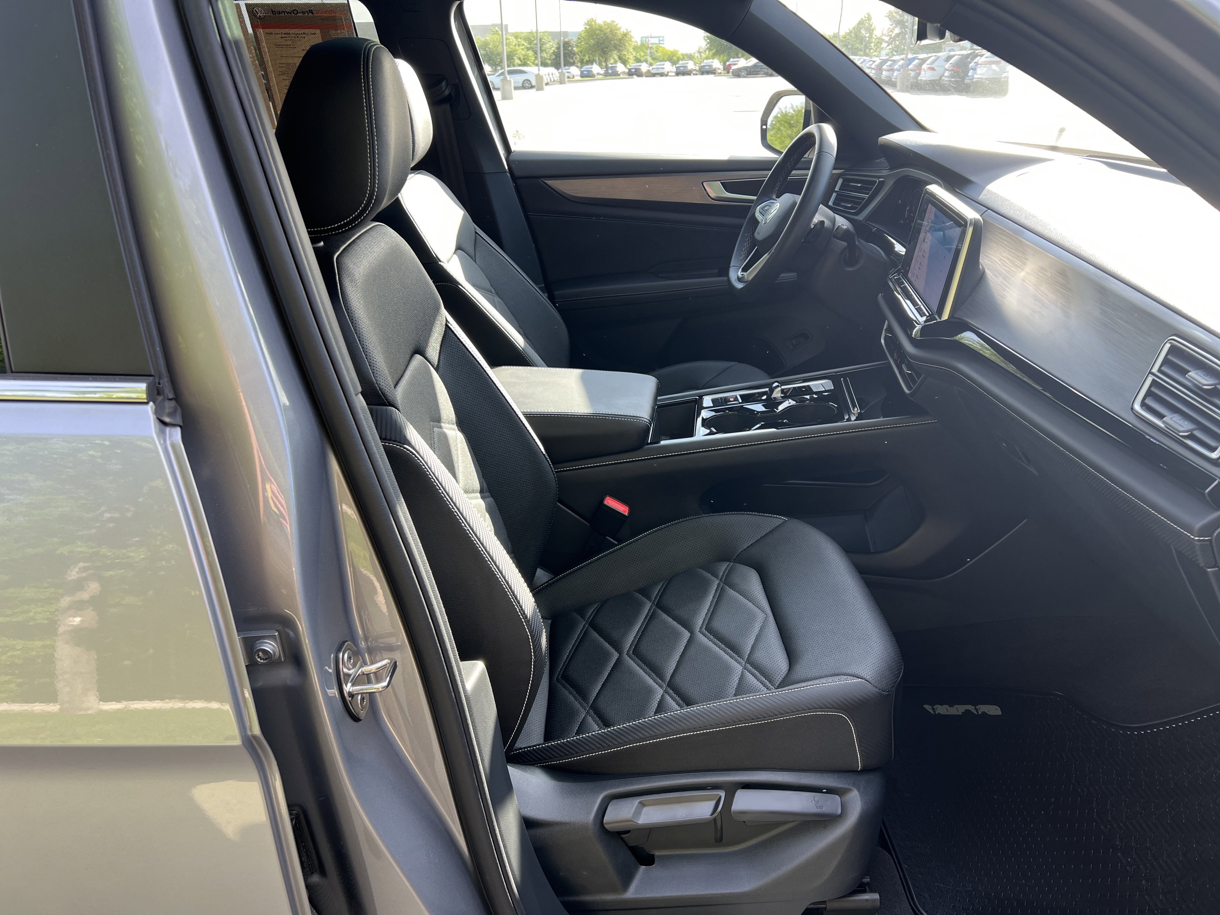 Certified 2025 Volkswagen Atlas Cross Sport SE w/ Panoramic Sunroof Package FWD image 27