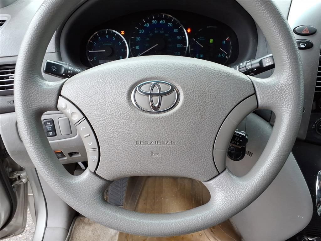 Used 2008 Toyota Sienna LE image 18