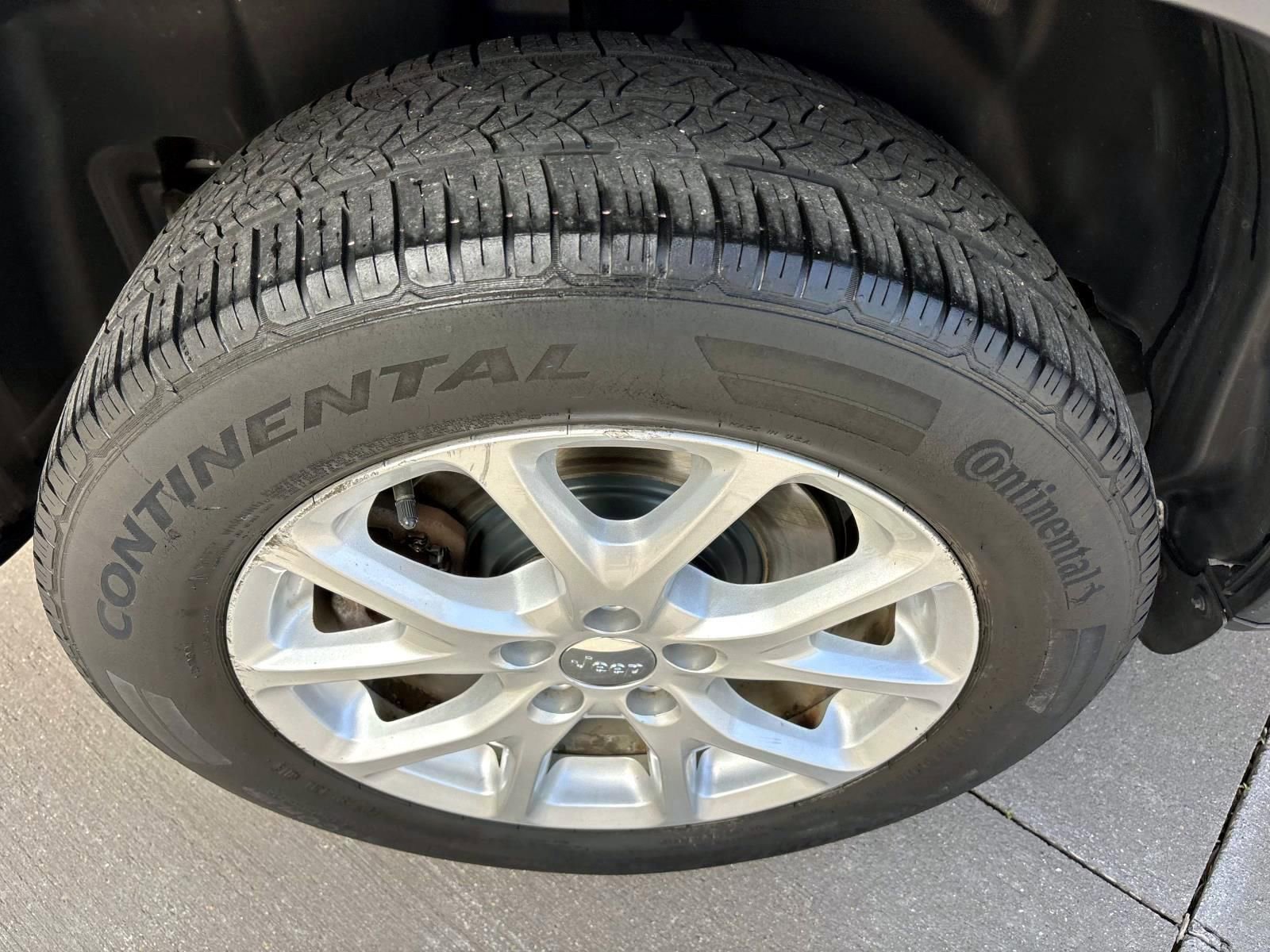 Used 2017 Jeep Cherokee Latitude w/ Comfort/Convenience Group FWD image 10