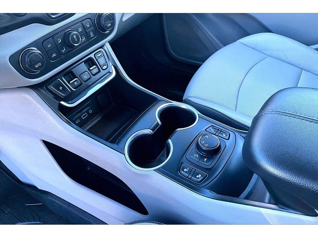 Used 2021 GMC Terrain SLT w/ LPO, Floor Liner Package image 15