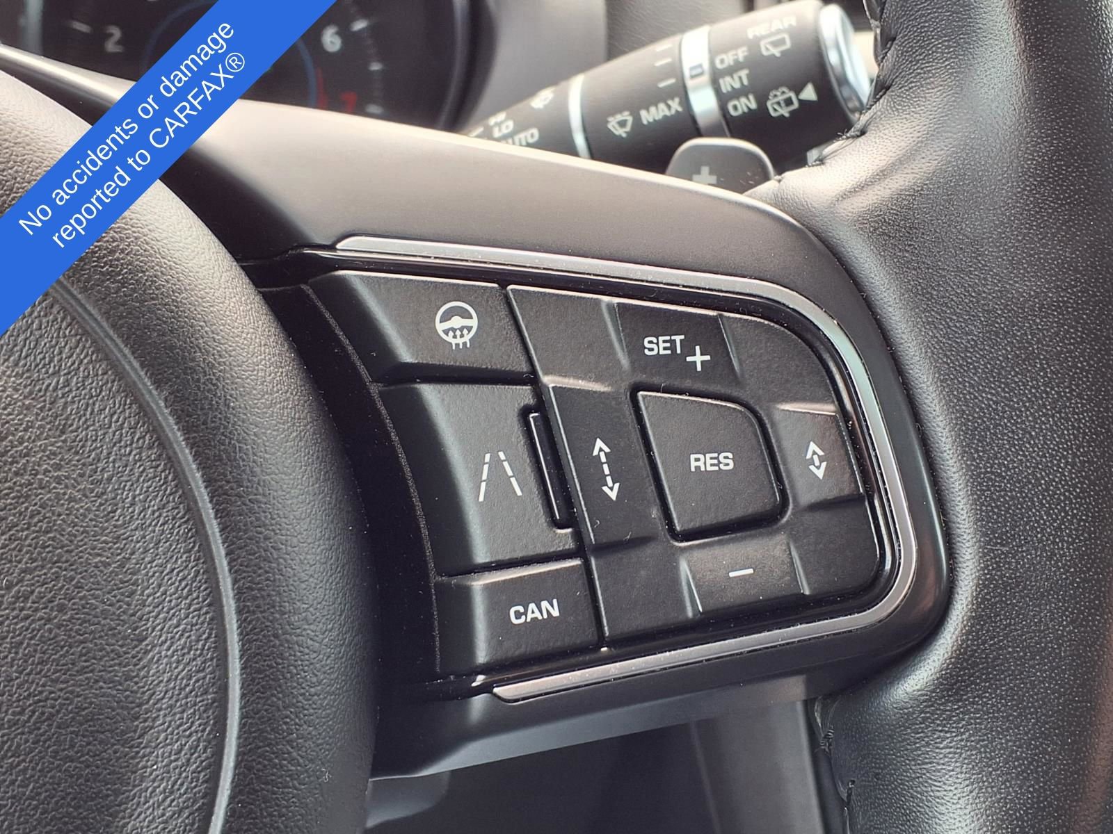 Used 2019 Jaguar F-PACE Premium image 28