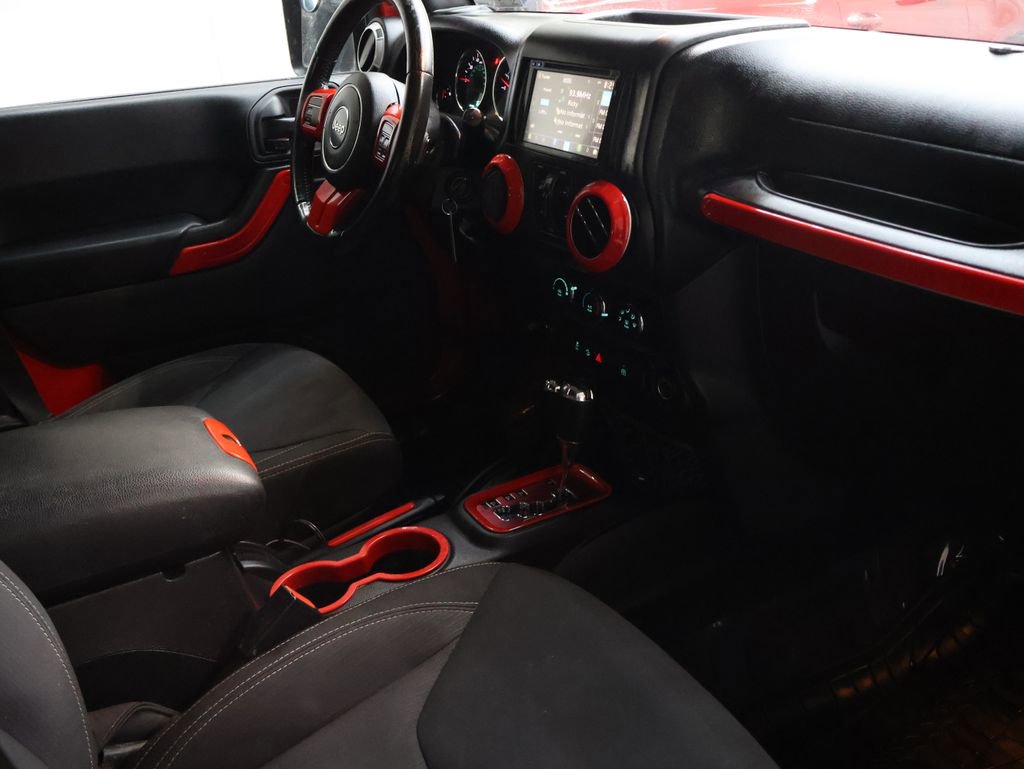 Used 2015 Jeep Wrangler Unlimited Sahara AWD/4WD image 11