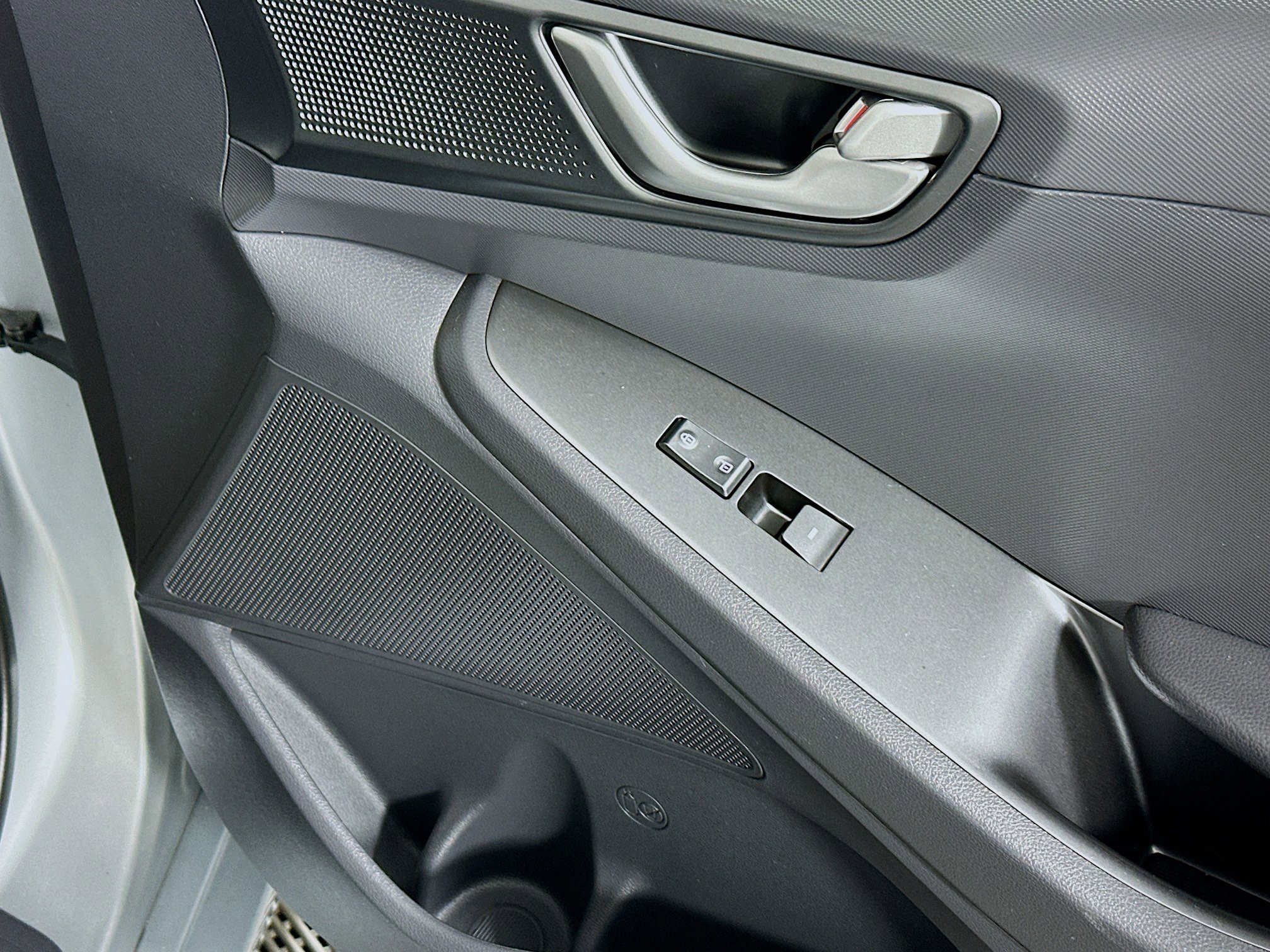 Used 2022 Hyundai Ioniq SE image 29