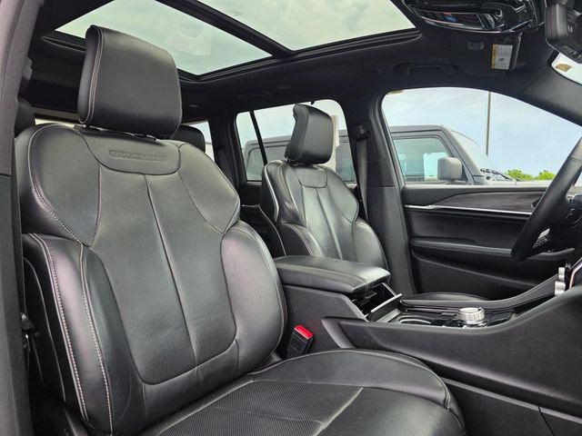 Certified 2022 Jeep Grand Cherokee Overland w/ Advanced Protech Group III AWD/4WD image 11