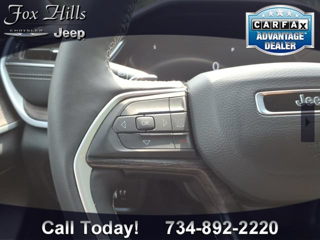 Used 2025 Jeep Grand Cherokee Limited AWD/4WD image 17