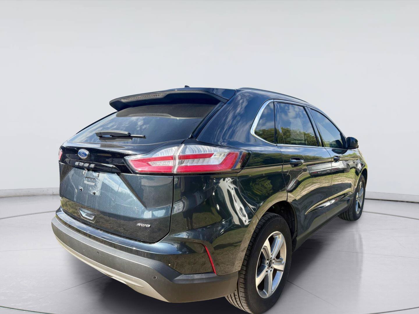 Used 2023 Ford Edge SEL w/ Convenience Package AWD/4WD image 3