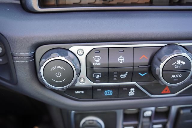 Certified 2025 Jeep Wrangler Unlimited Rubicon 4xe w/ Convenience Group image 29