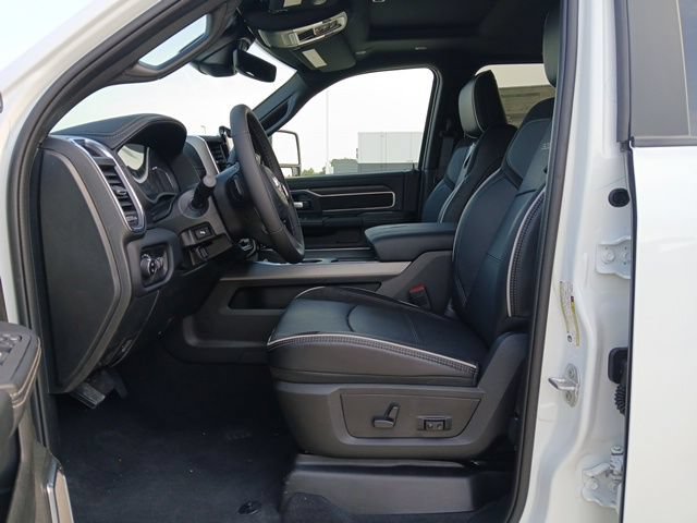 New 2026 RAM 2500 Laramie AWD/4WD image 12