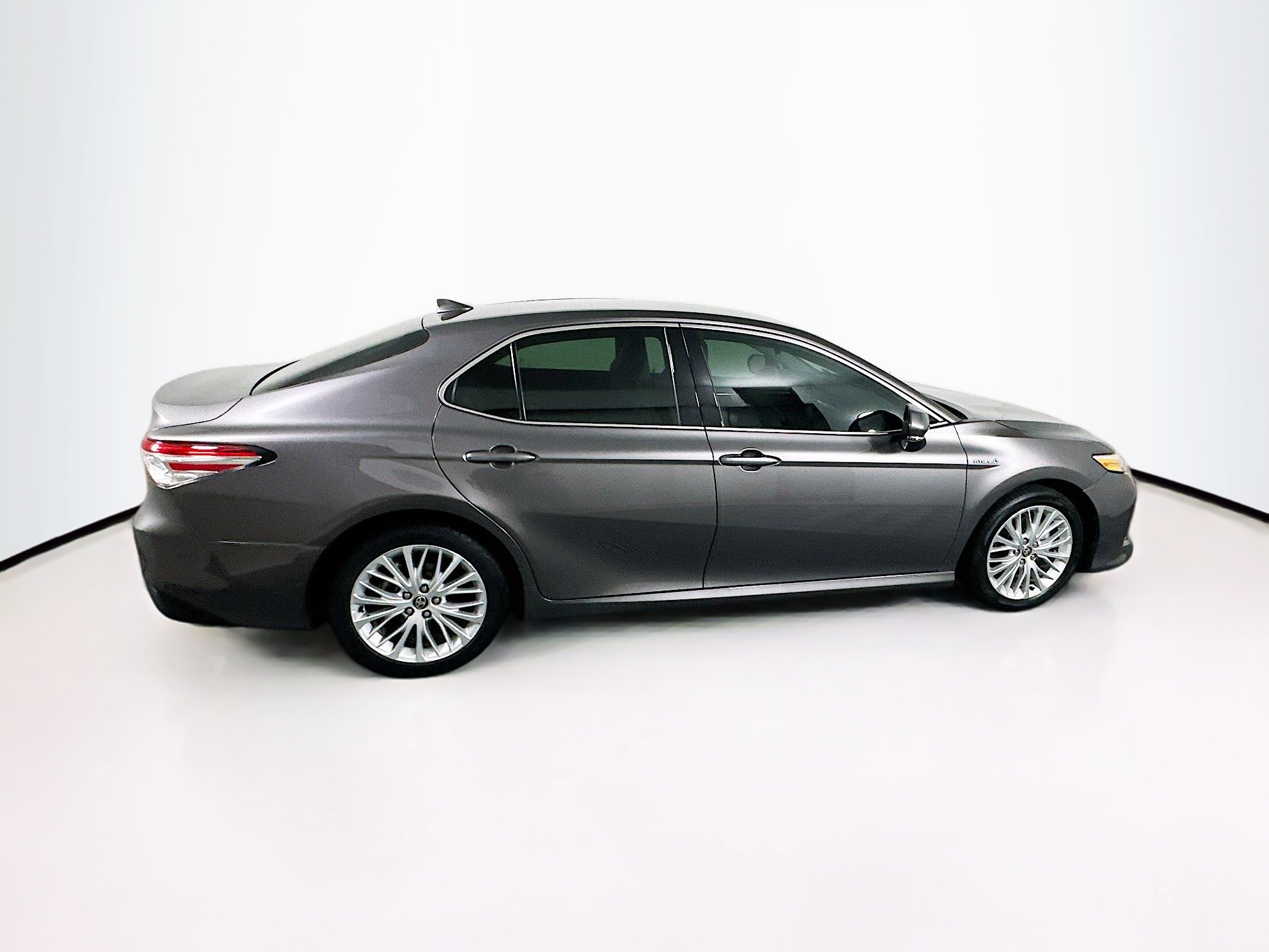 Used 2020 Toyota Camry XLE image 10