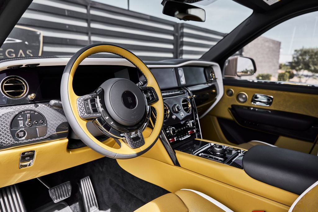 Used 2026 Rolls-Royce Cullinan Black Badge image 2