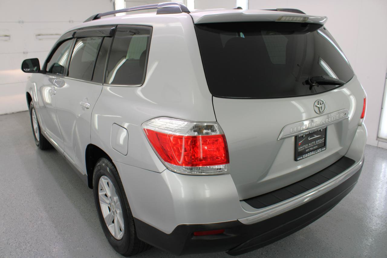 Used 2011 Toyota Highlander SE w/ Tow Pkg FWD image 7