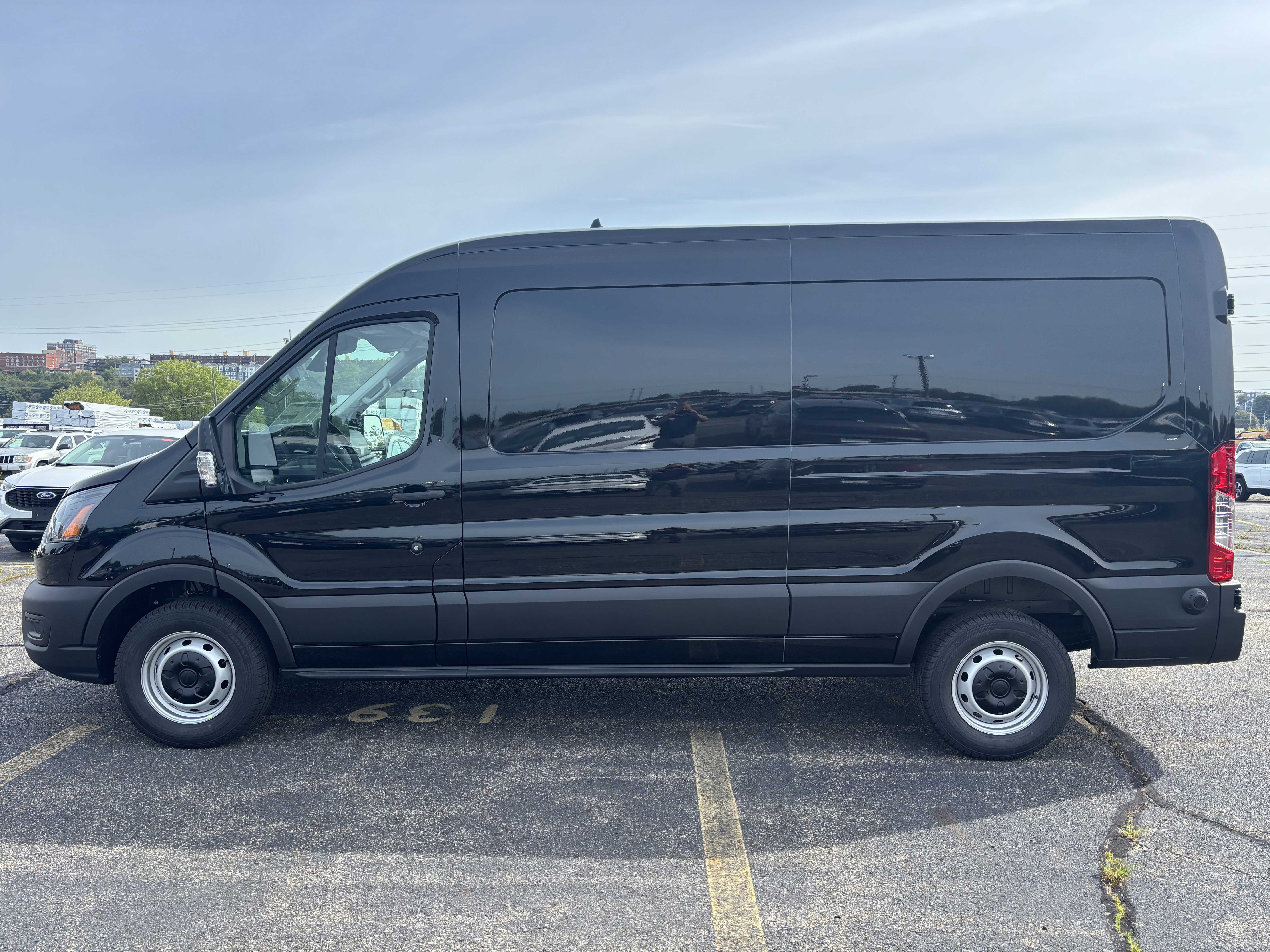New 2025 Ford Transit 250 148 Medium Roof image 7