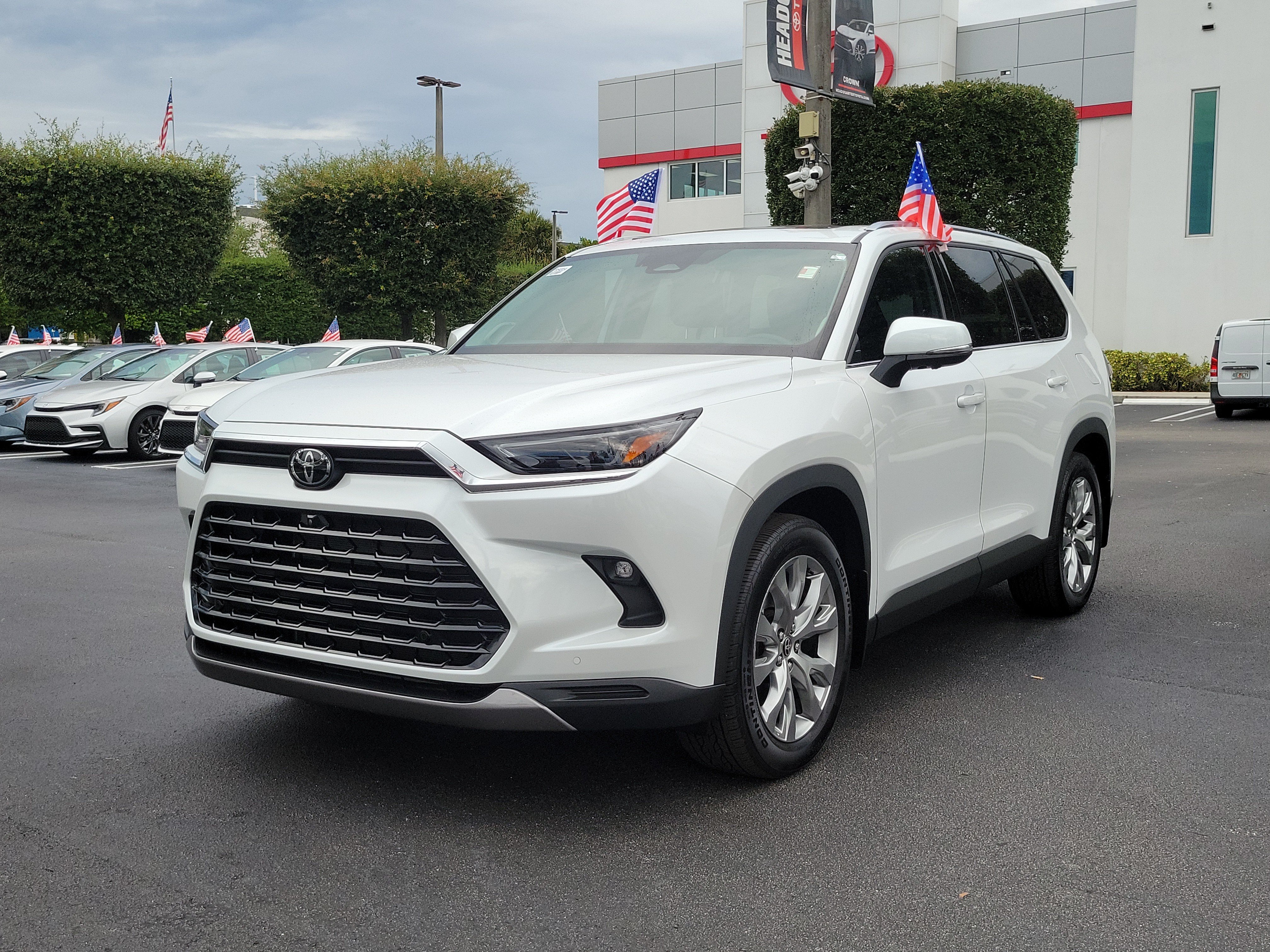 Used 2025 Toyota Grand Highlander FWD image 6