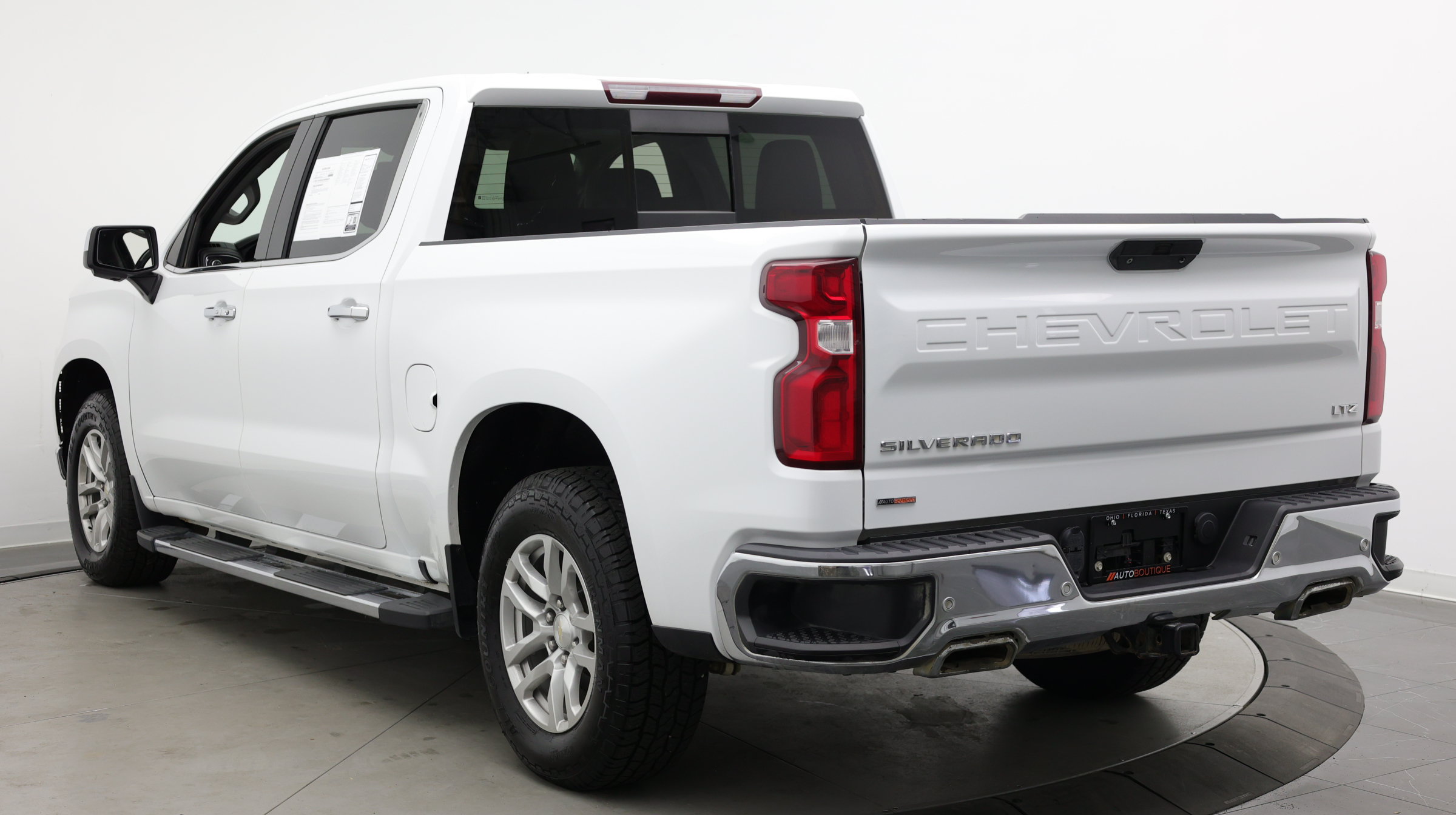 Used 2022 Chevrolet Silverado 1500 LTZ w/ LTZ Convenience Package II AWD/4WD image 7