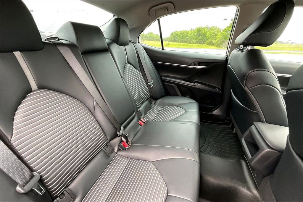 Used 2020 Toyota Camry SE FWD image 22