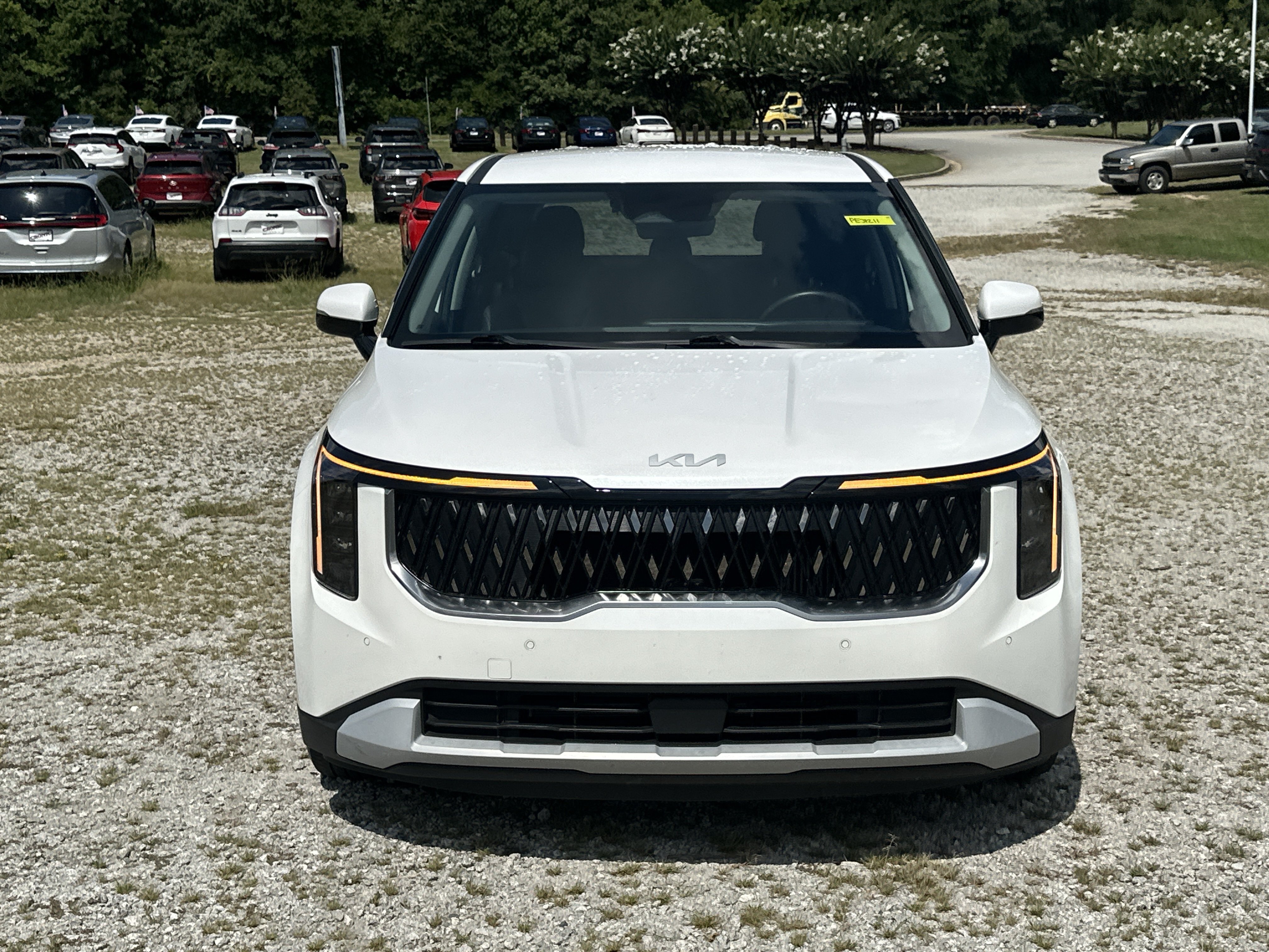 Used 2026 Kia Carnival LXS FWD image 2