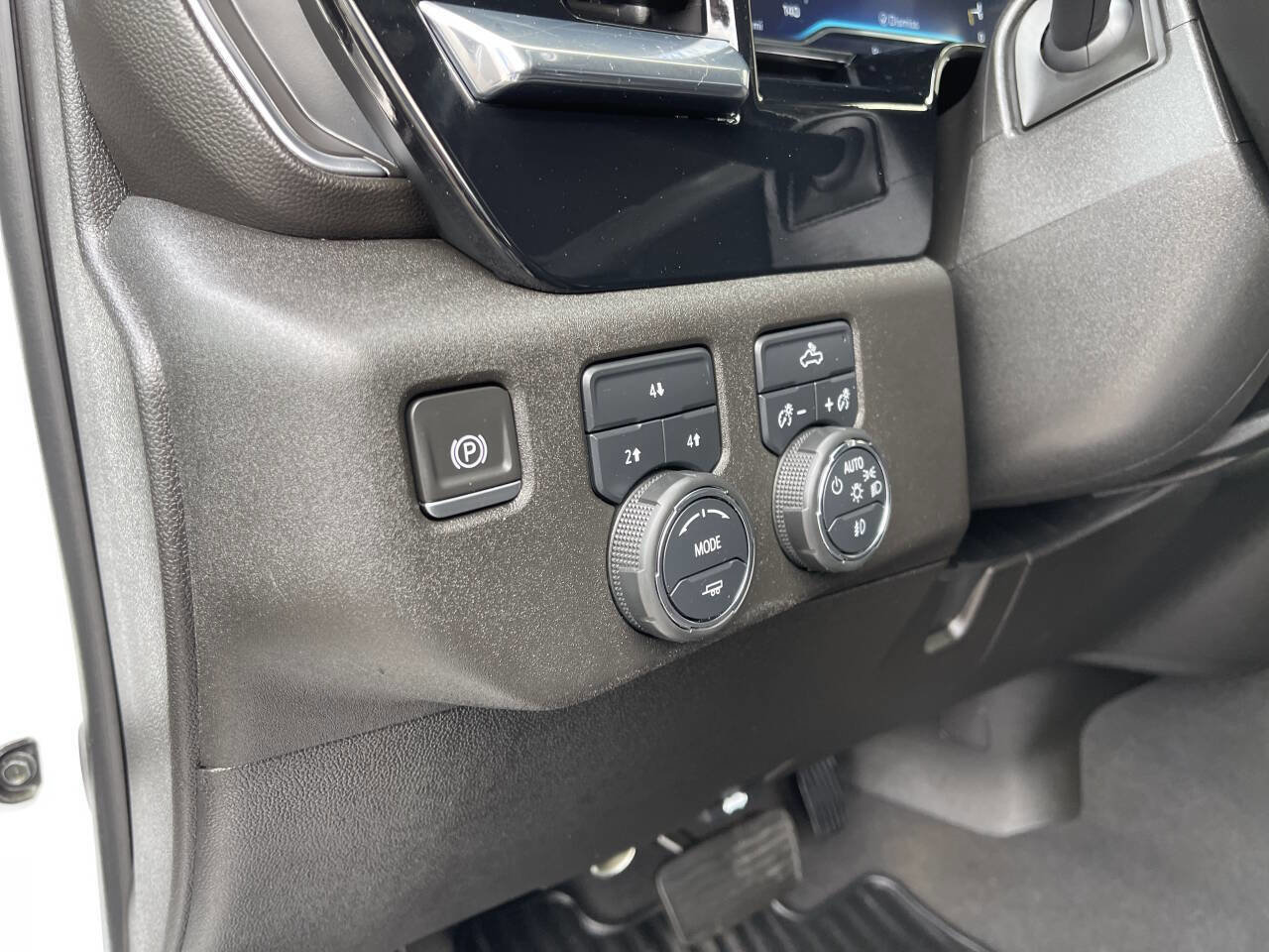 Used 2024 Chevrolet Silverado 2500 LT w/ Convenience Package AWD/4WD image 8
