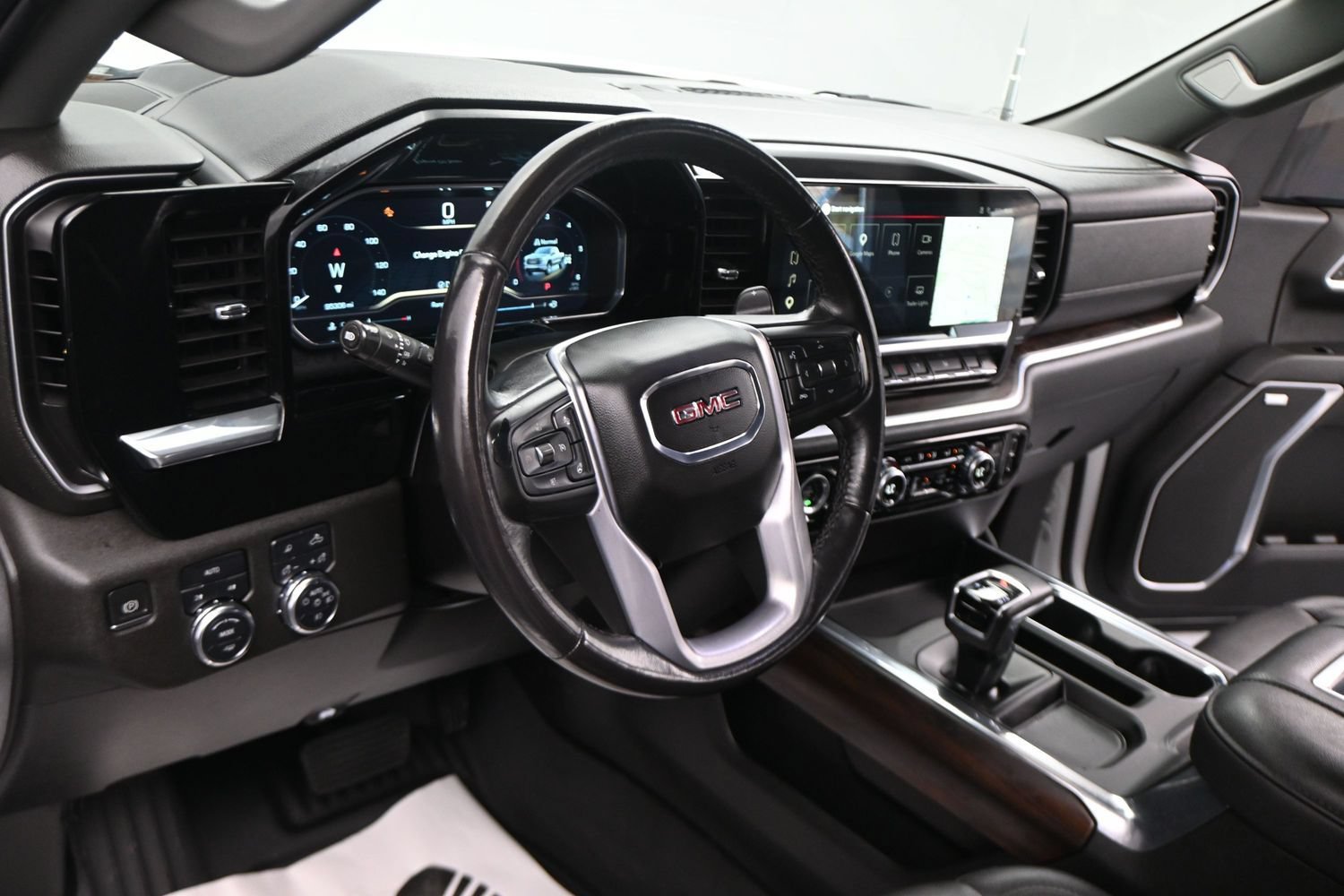 Used 2022 GMC Sierra 1500 SLT w/ SLT Convenience Package AWD/4WD image 19