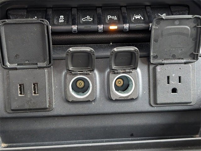 Used 2017 Chevrolet Silverado 1500 High Country image 18