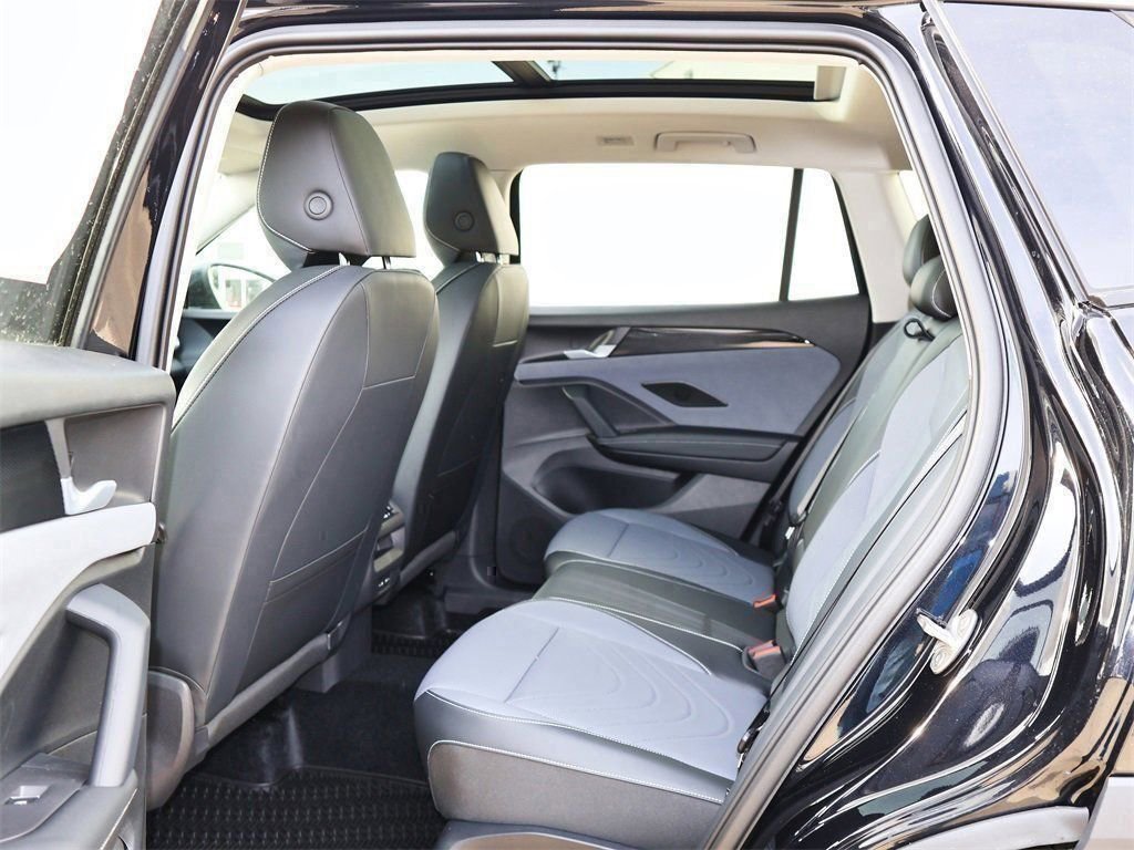 New 2026 Volkswagen Tiguan SE image 16