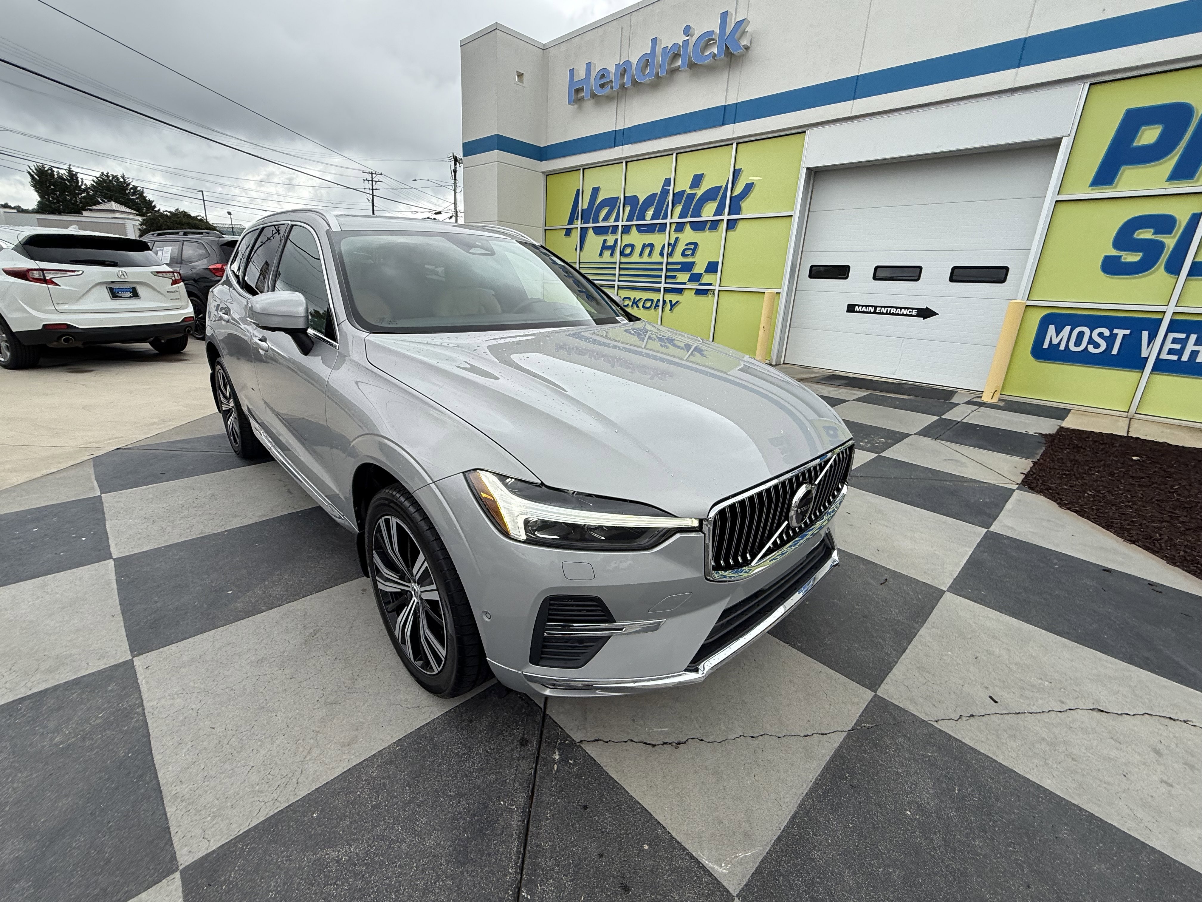 Used 2022 Volvo XC60 B5 Inscription w/ Advanced Package image 11