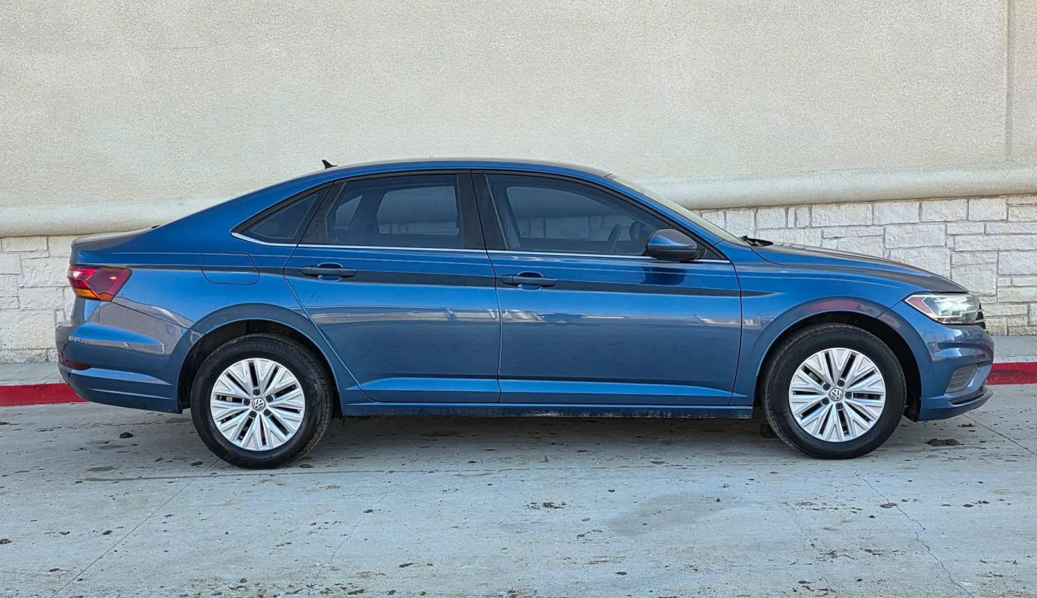 Used 2019 Volkswagen Jetta S image 2