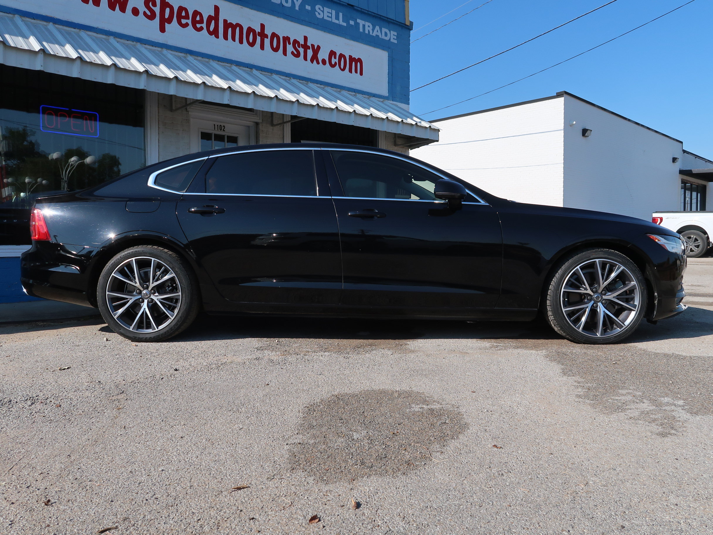 Used 2018 Volvo S90 T6 Momentum AWD/4WD image 4