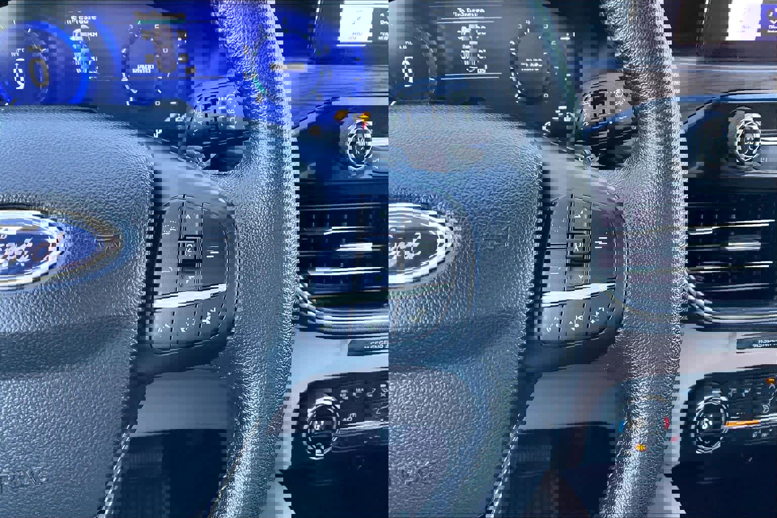 Used 2020 Ford Escape Titanium image 24