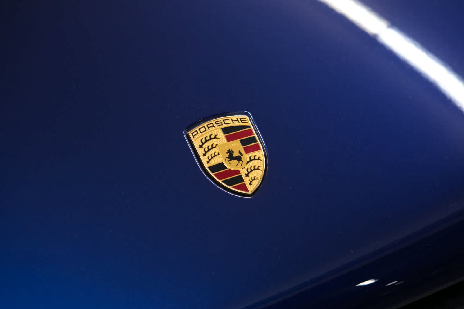 Certified 2023 Porsche Macan AWD/4WD image 17