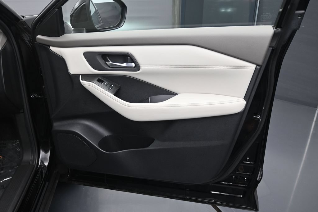 Certified 2025 Nissan Rogue SL AWD/4WD image 18