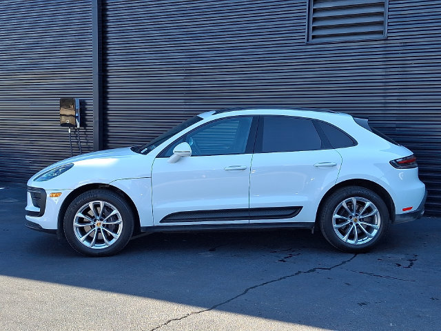 Certified 2025 Porsche Macan AWD/4WD image 2