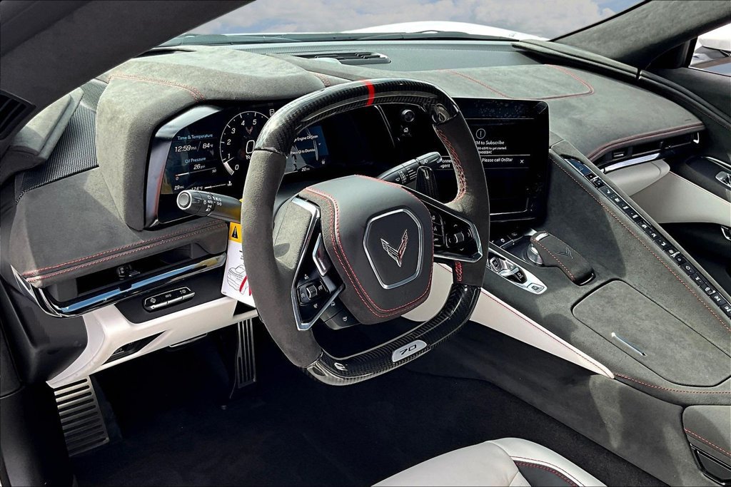 Used 2023 Chevrolet Corvette Z06 RWD image 17