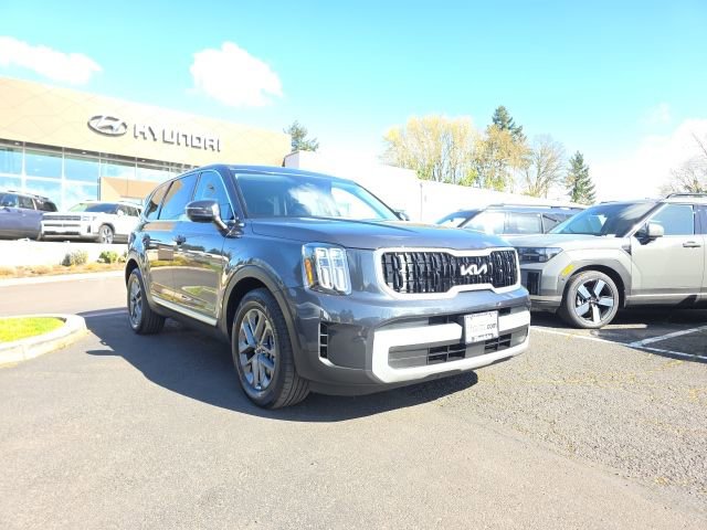 Used 2024 Kia Telluride LX image 2