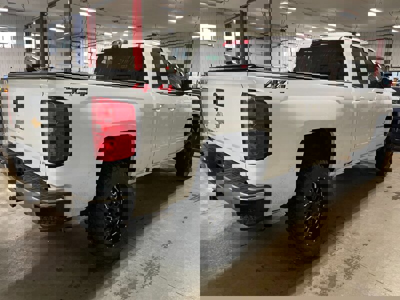 Used 2019 Chevrolet Silverado 1500 LT image 6