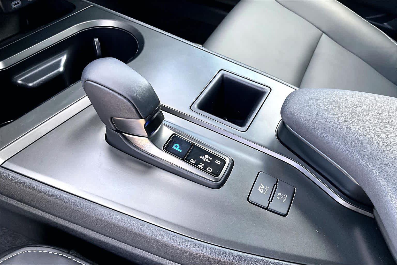 Used 2025 Lexus UX 300h FWD image 15