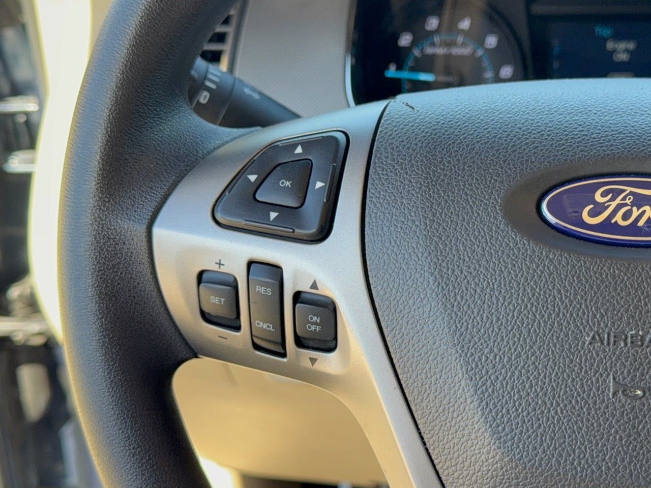 Used 2018 Ford Taurus SE FWD image 18