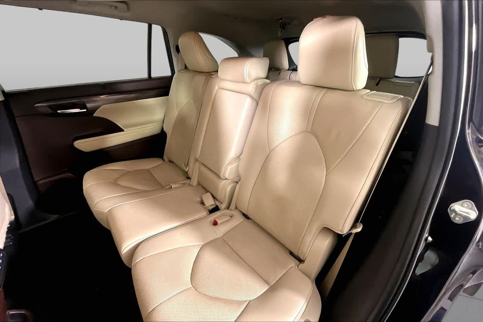 Used 2020 Toyota Highlander Limited FWD image 19