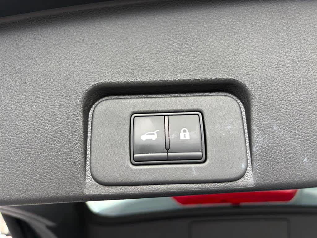 Used 2025 Nissan Rogue SV AWD/4WD image 30