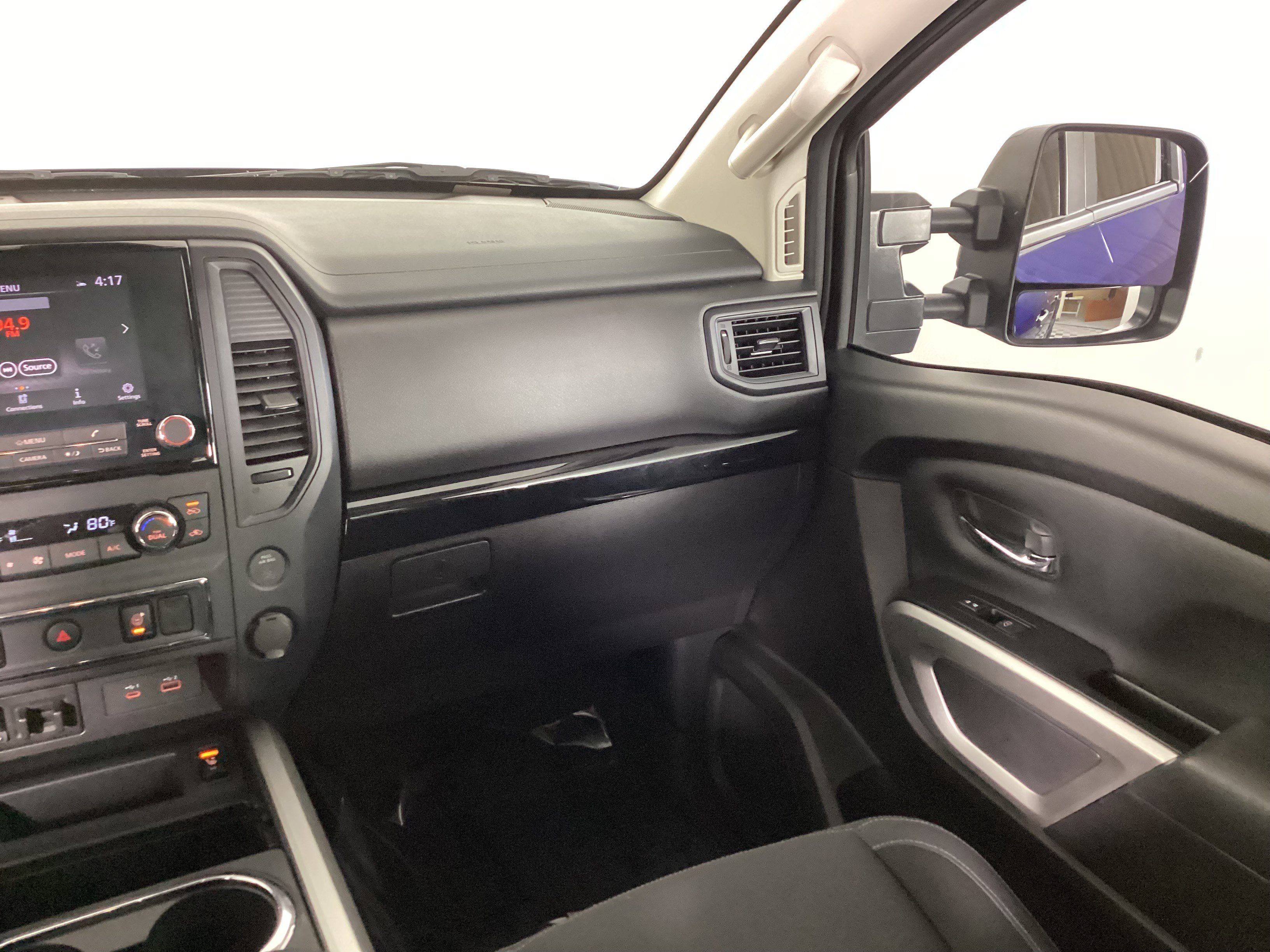 Used 2024 Nissan Titan SV w/ SV Convenience Package image 15