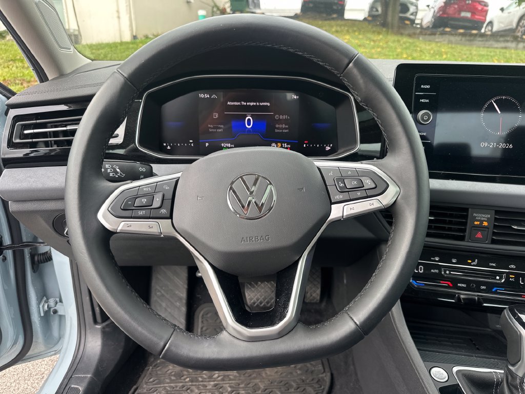 Used 2025 Volkswagen Jetta SE w/ Sunroof Package FWD image 16