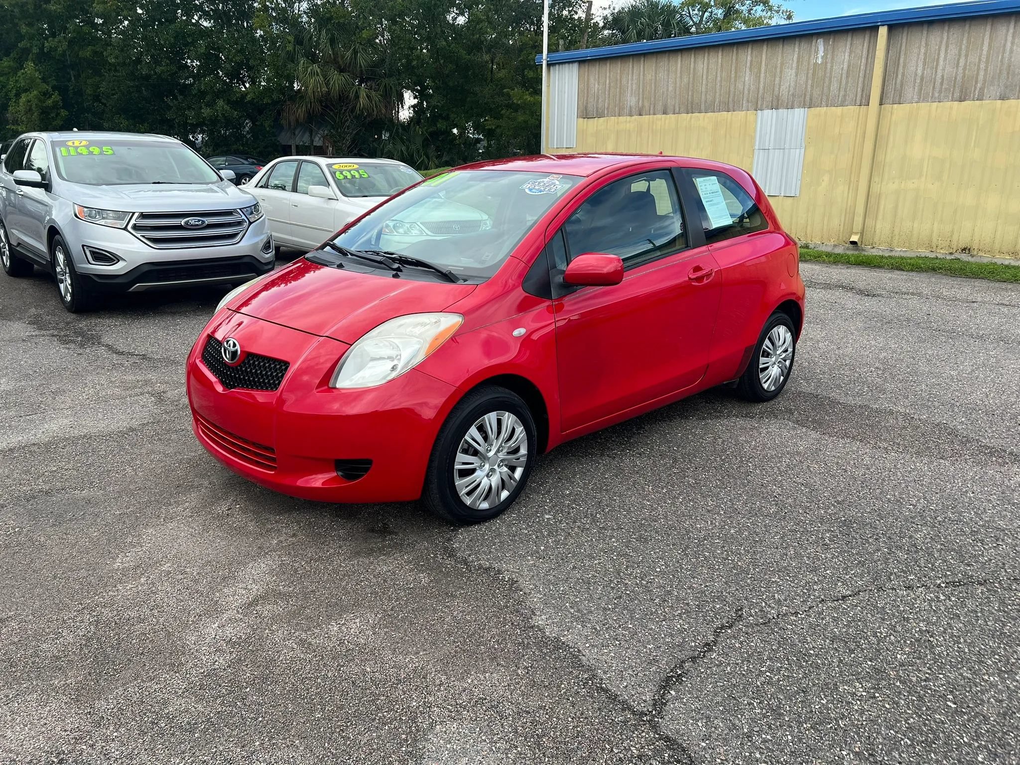 Used 2007 Toyota Yaris 2-Door Hatchback w/ Convenience Pkg FWD image 2