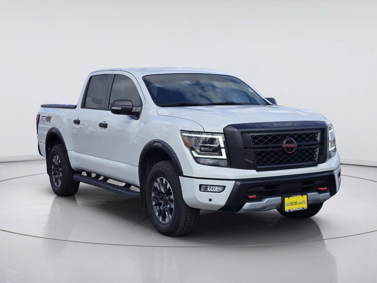 Used 2024 Nissan Titan PRO-4X w/ Pro-4x Convenience Package AWD/4WD image 3