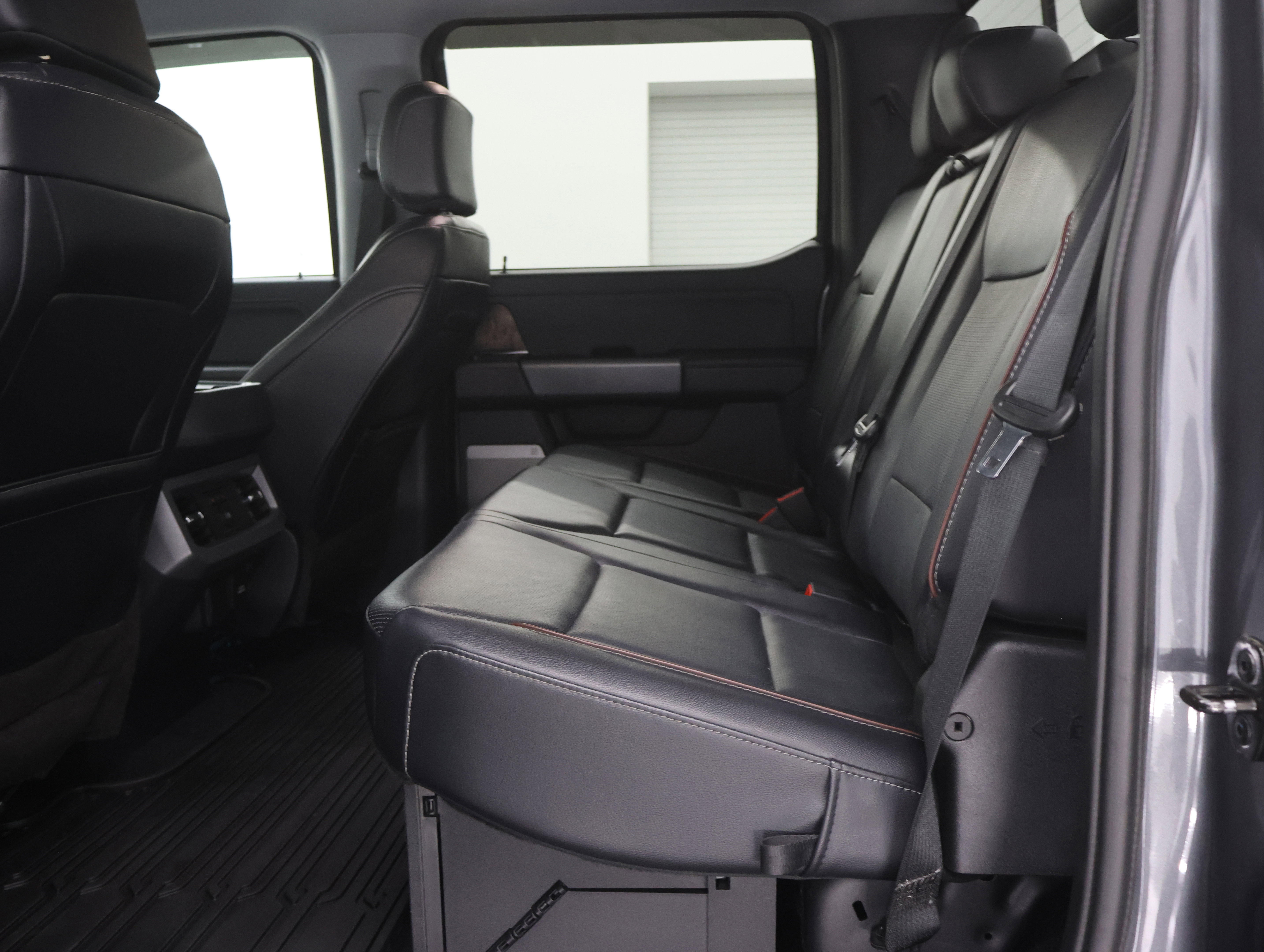 Used 2023 Ford F350 Lariat image 36