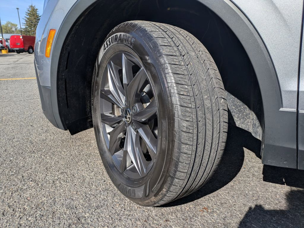 Used 2022 Volkswagen Tiguan SE AWD/4WD image 36