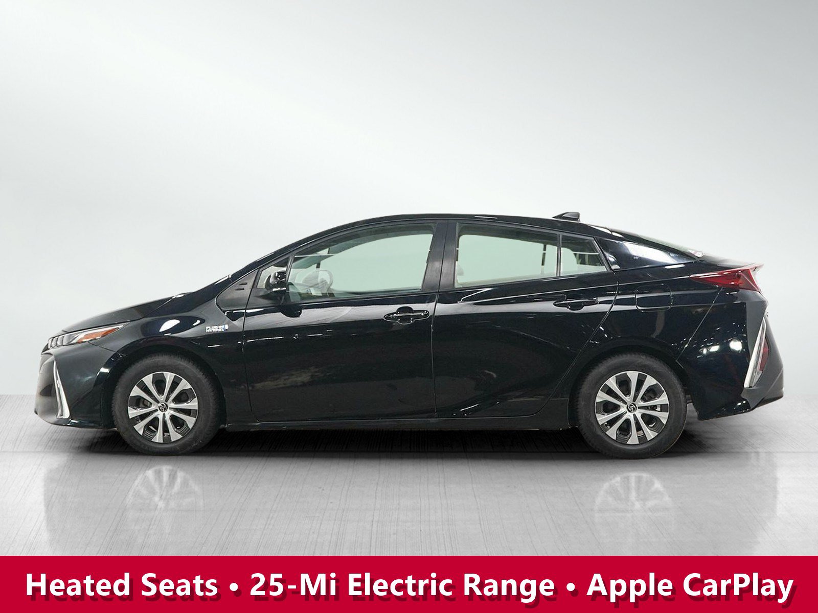 Used 2022 Toyota Prius Prime XLE FWD image 2