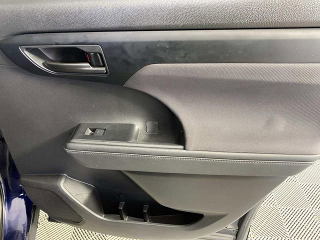 Used 2023 Toyota Highlander LE image 27